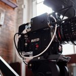 Ammattilaisvideokamera valmiina kuvauksiin.